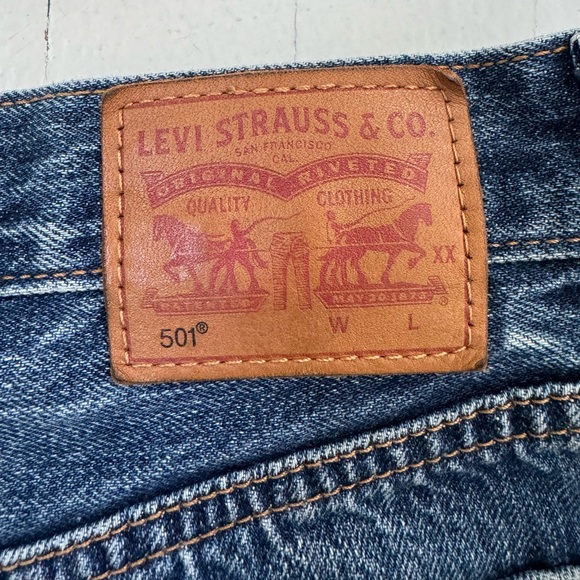 Levi’s 501 Jean Shorts - Picture 3 of 4